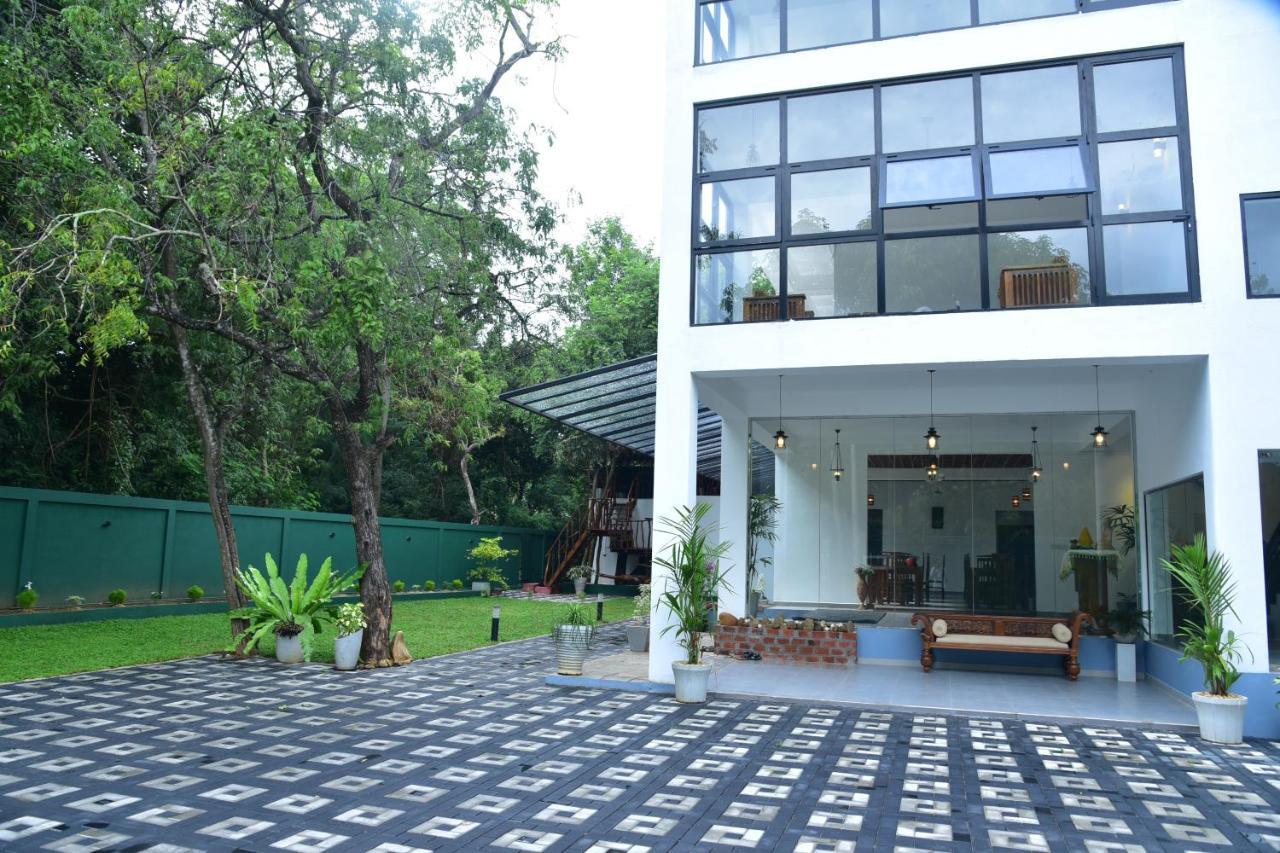 Hotel Eden Grand Dambulla Exteriér fotografie