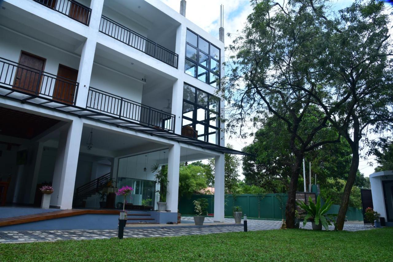 Hotel Eden Grand Dambulla Exteriér fotografie