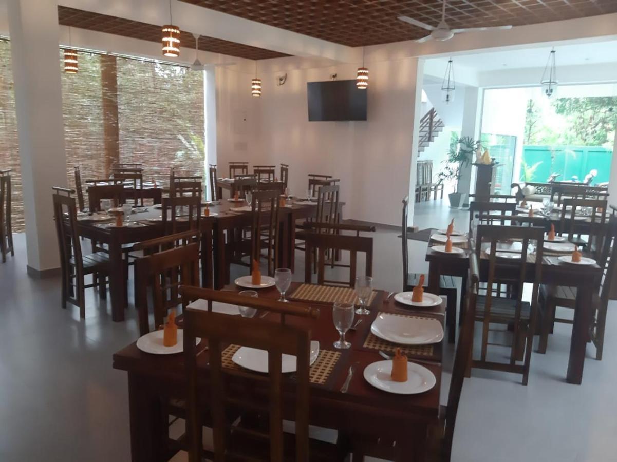 Hotel Eden Grand Dambulla Exteriér fotografie